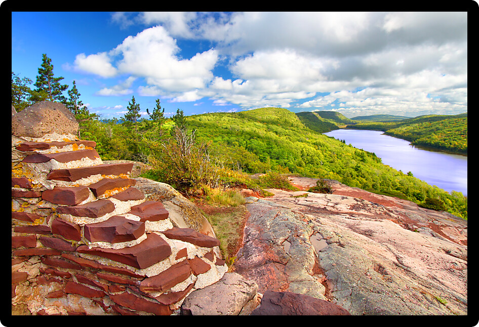 Lake of the Clouds Scenic Overlook at Porcupine Mountains State Park in northern Michigan.