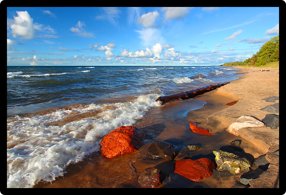 Beach of Lake Superior in northern Michigan under beautiful evening sunlight.