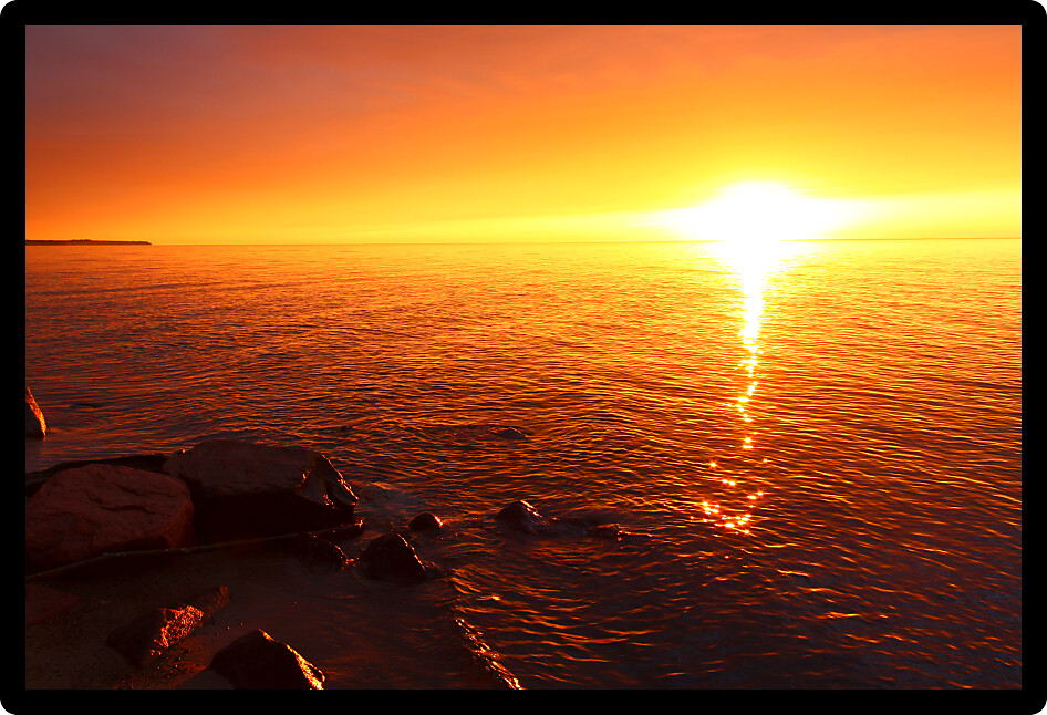 Beaches of Lake Superior in northern Michigan are a spectacular summer vacation destination.