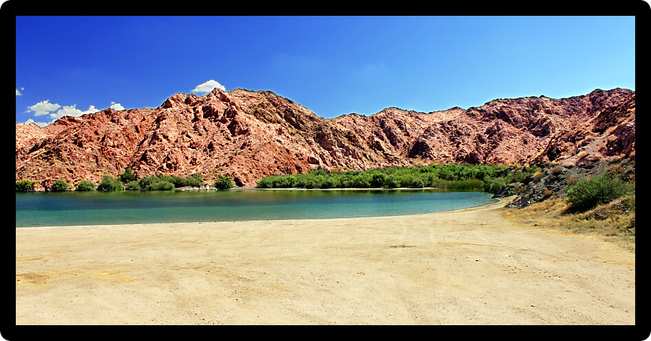 Beautiful sandy beach on Lake Mohave beach in the desert of the southern Nevada.
