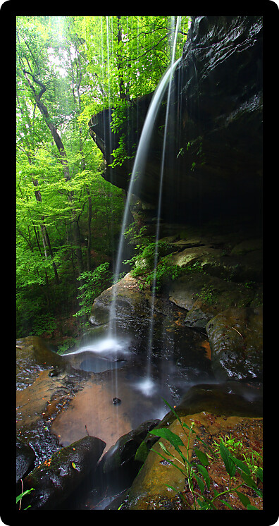 Waterfall of majestic height flows smoothly into a canyon of northern Alabama.
