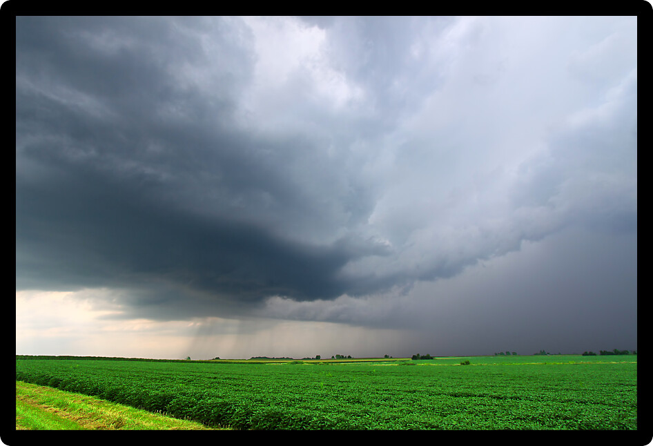 Severe Thunderstorm forms over the flat farmlands of central Illinois.