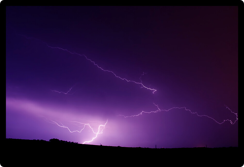 Thunderstorm produces streaks of lightning in northern Illinois.