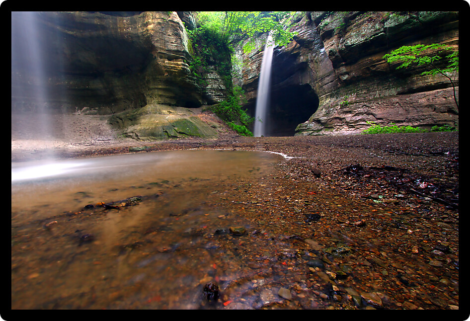 Waterfalls in Tonti Canyon at Starved Rock State Park.